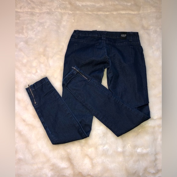 Skinny Jeans - Picture 2 of 9